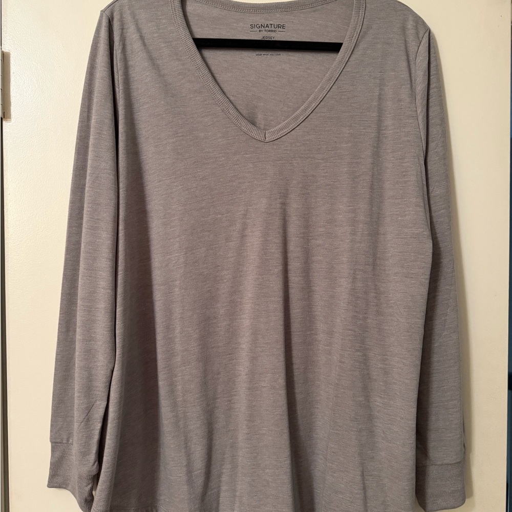 Torrid Signature V-Neck Gray Long Sleeve Top size 1